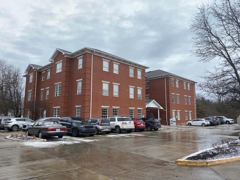 More Photos Of 9640 Commerce Dr, Carmel Unknown For Lease