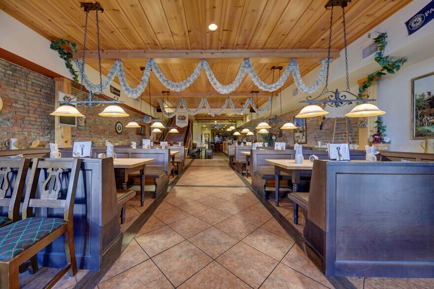 More Photos Of 107-109 N Main St, Bryan Restaurant For Sale