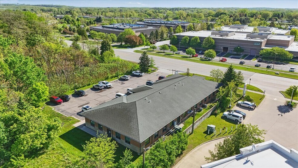 More Photos Of 2545 N Opdyke Rd, Auburn Hills Medical For Sale