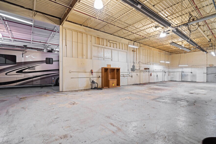 More Photos Of 15 S Worthington St, Youngstown Warehouse For Sale