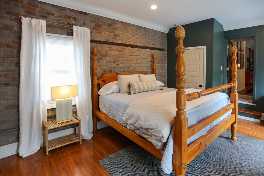 More Photos Of 221 E Clay St, Richmond Storefront Retail Residential For Lease