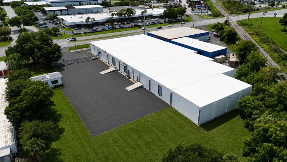 More Photos Of 12388 Starkey Rd, Largo Warehouse For Lease