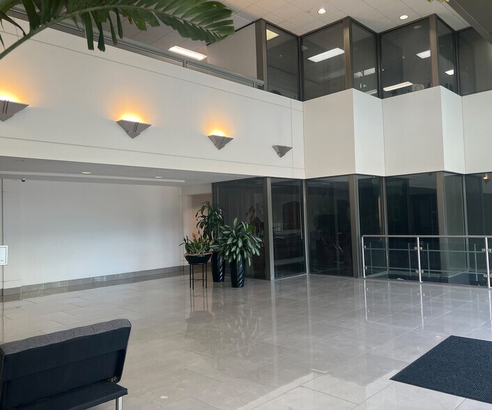 More Photos Of 2401 Fountain View Dr, Houston Office For Lease