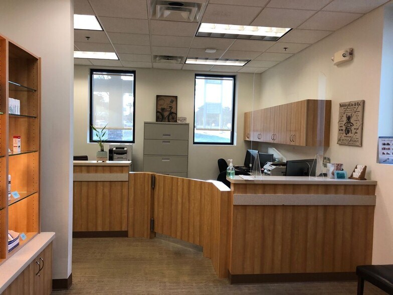 More Photos Of 2201 E Nine Mile Rd, Pensacola Freestanding For Lease
