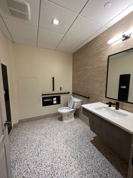 More Photos Of 3-7 Pondfield Rd, Bronxville Storefront Retail Office For Lease