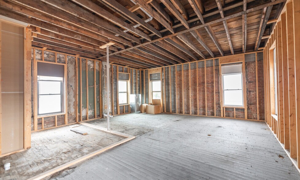 More Photos Of 717 N Pine St, Rolla Restaurant For Sale