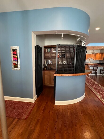 More Photos Of 418-420 E State St, Rockford Storefront For Sale