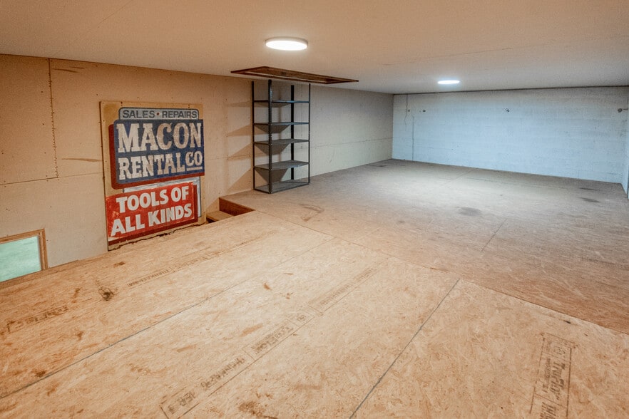 More Photos Of 535 W Main St, Franklin Specialty For Sale