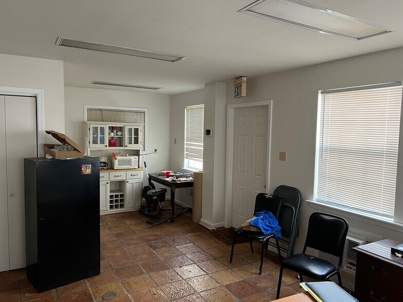 More Photos Of 10930 S Havenpark Ct, Baton Rouge Office Residential For Sale
