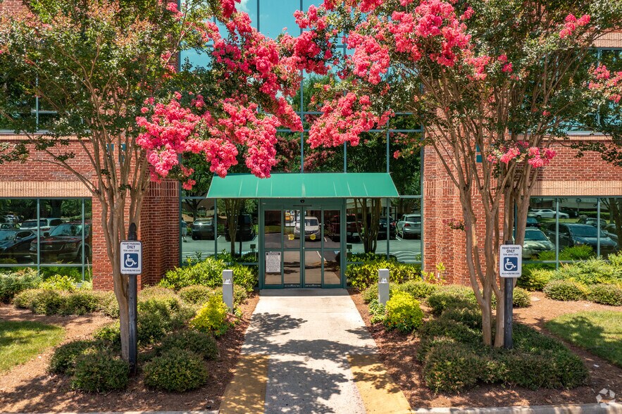 More Photos Of 3890 Johns Creek Pky, Suwanee Medical For Lease