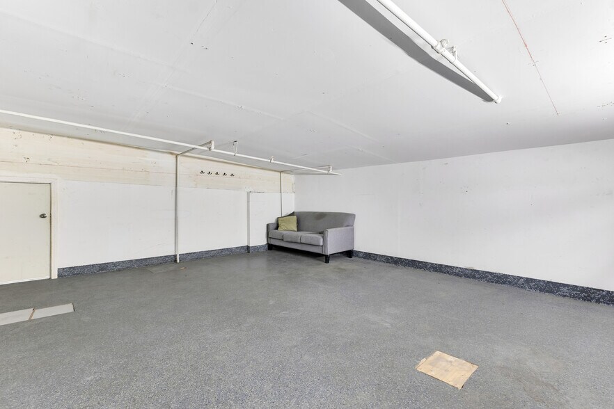 More Photos Of 8010 Wheatland Ave, Sun Valley Manufacturing For Sale