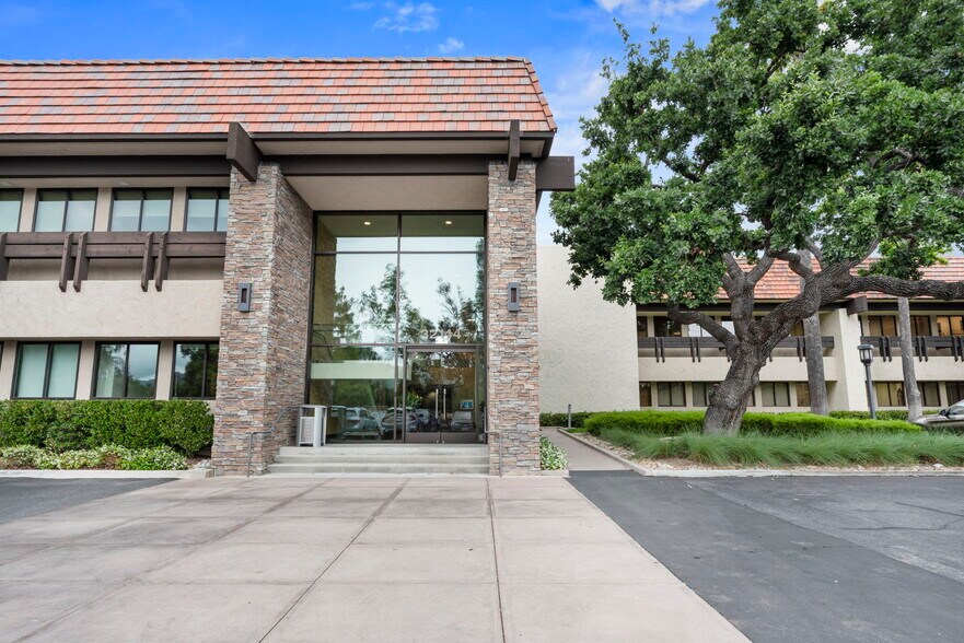 More Photos Of 32144 Agoura Rd, Westlake Village Medical For Lease