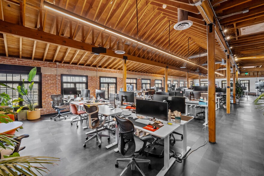 More Photos Of 400-412 Wilshire Blvd, Santa Monica Loft Creative Space For Lease