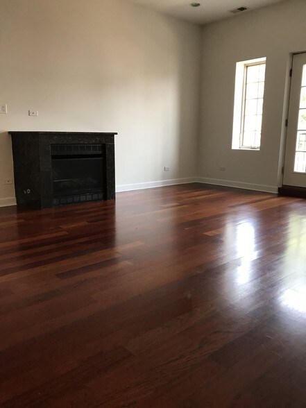 More Photos Of 720 W 47th St, Chicago Apartments For Lease