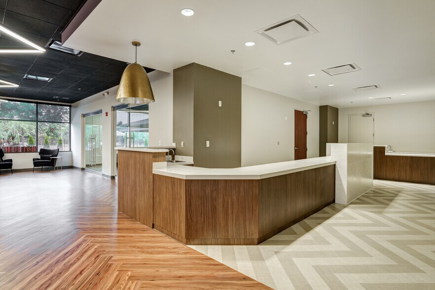 More Photos Of 3100 Easton Square Pl, Columbus Office For Lease