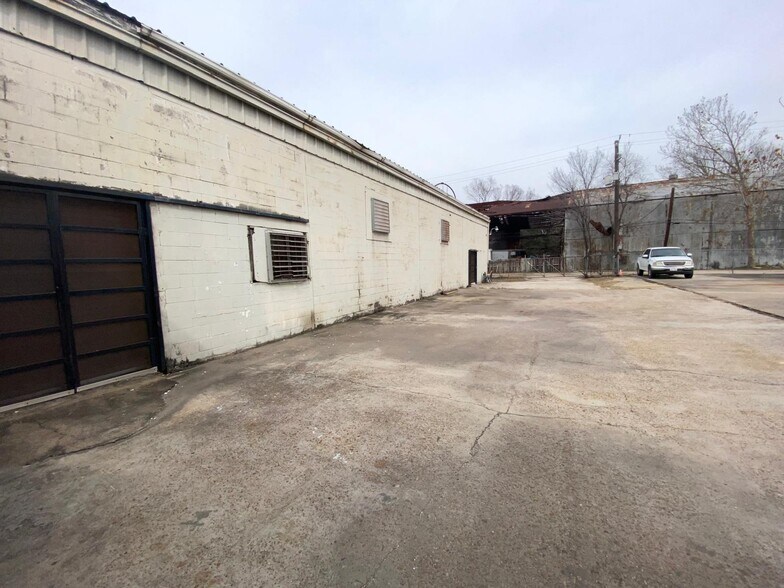 More Photos Of 7131 Harrisburg Blvd, Houston Land For Sale