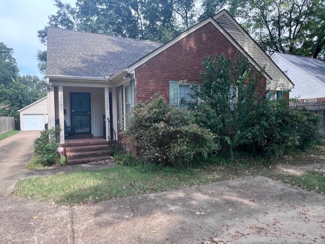 Primary Photo Of 3646 Walnut Grove Rd, Memphis Apartments For Sale