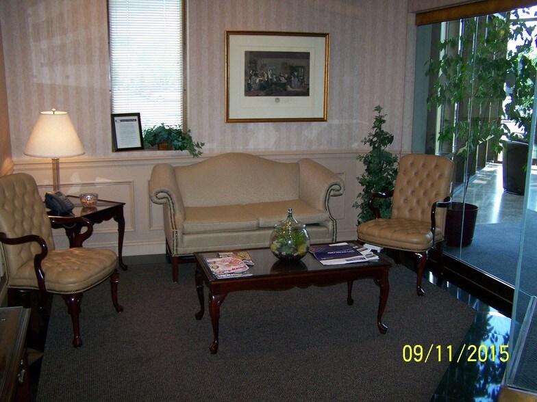 More Photos Of 9 Washington Sq, Albany Office For Sale