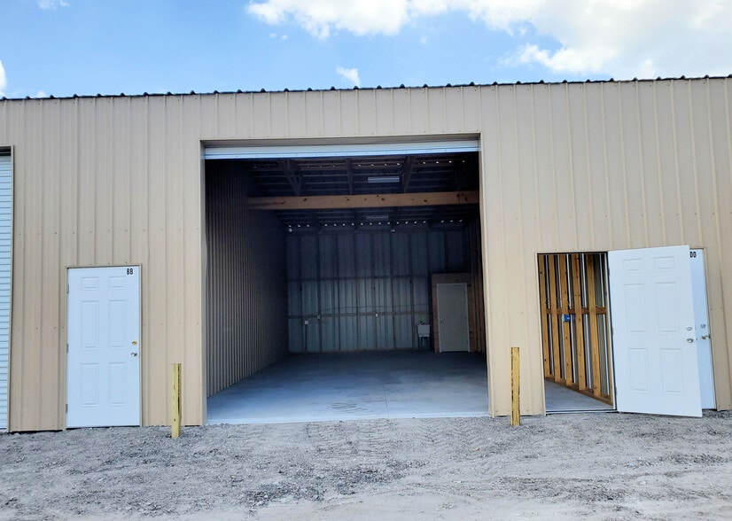More Photos Of 532 N Bluford Ave, Ocoee Warehouse For Lease