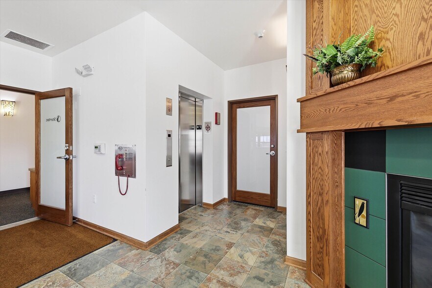 More Photos Of 312 N 5th Ave, Sturgeon Bay Office For Sale