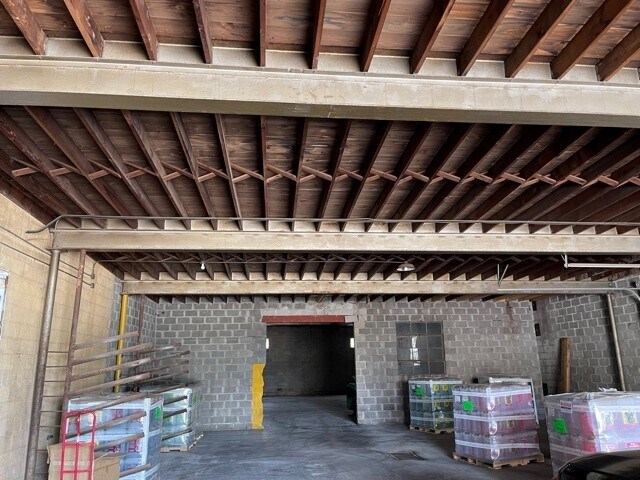 More Photos Of 424 W 10th St, Shawnee Industrial For Sale