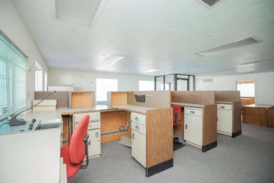 More Photos Of 104 E Tilden St, Humansville Bank For Sale