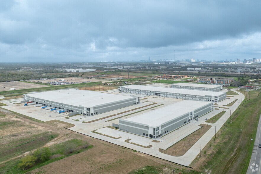 More Photos Of 2304 Reed Rd, Houston Distribution For Lease