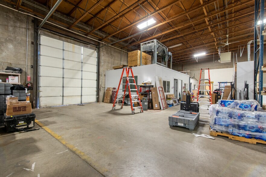 More Photos Of 248-282 W 33rd St, Ogden Distribution For Lease