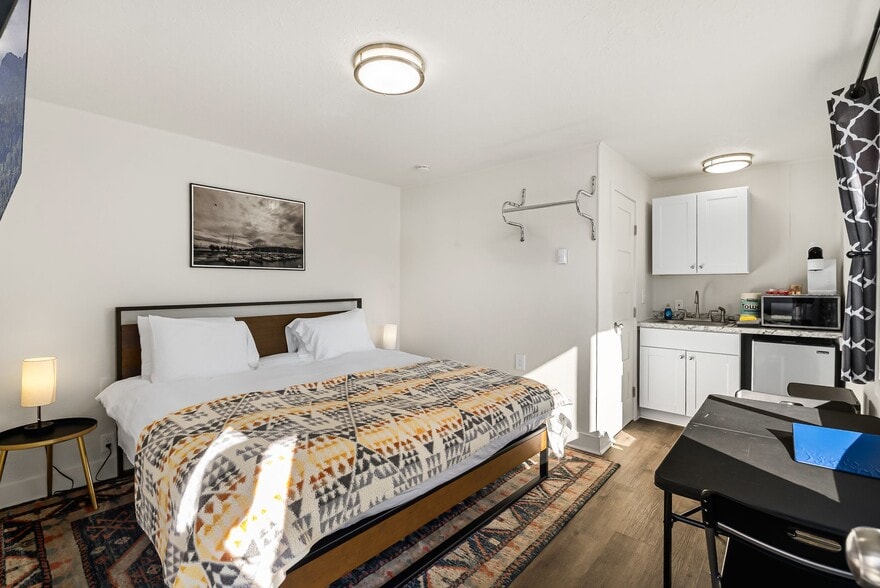 More Photos Of 501 N 4th Ave, Sandpoint Hotel For Sale