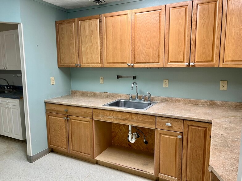 More Photos Of 2000 Dudley Ave, Parkersburg Loft Creative Space For Sale