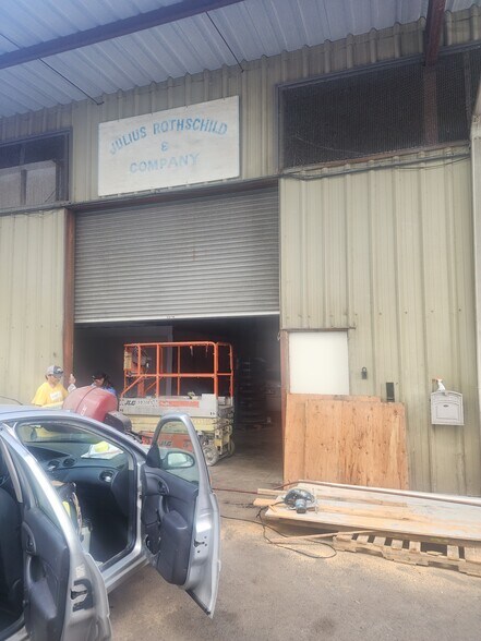 More Photos Of 645 Ahua St, Honolulu Warehouse For Lease