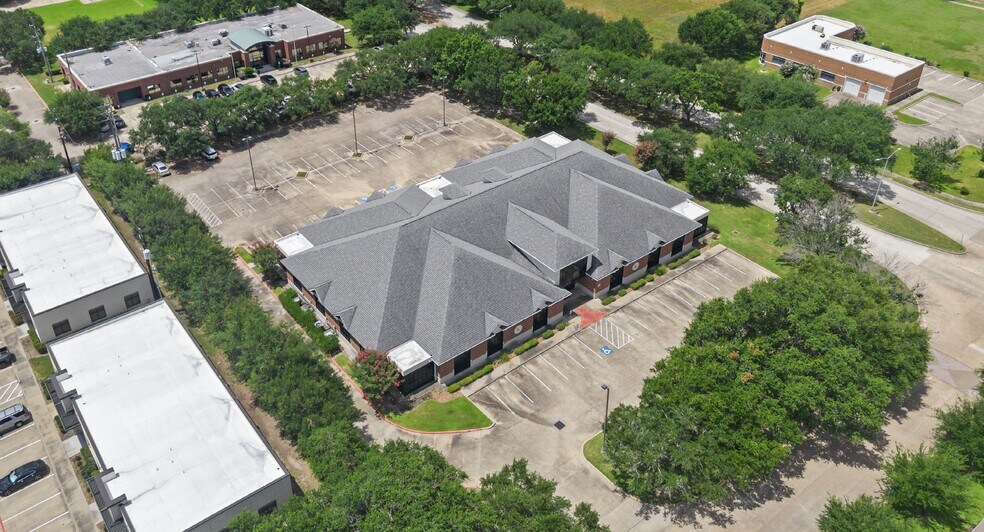 More Photos Of 12511 Emily Ct, Sugar Land Office For Sale