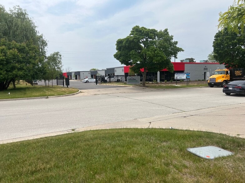 More Photos Of 8949 N Deerbrook Trl, Brown Deer Flex For Sale