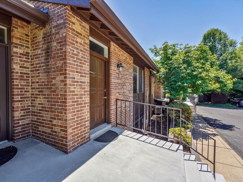 More Photos Of 311 Maple Ave W, Vienna Medical For Lease