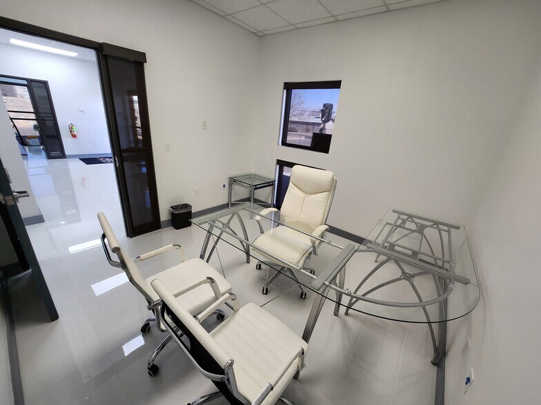 More Photos Of 509 Giles Rd, El Paso Unknown For Lease