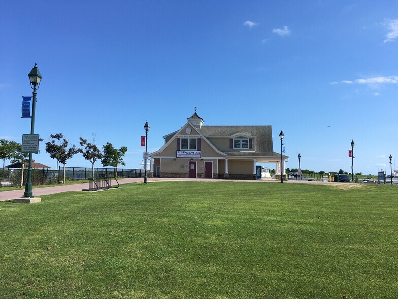 More Photos Of 405 Woodcleft Ave, Freeport Land For Sale