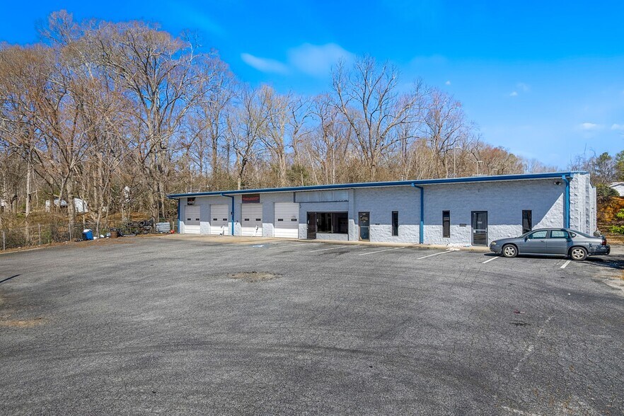 Primary Photo Of 100 Hillcrest Dr, Laurens General Retail For Lease