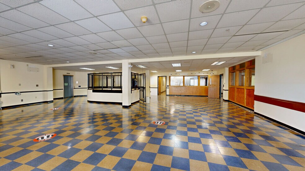 More Photos Of 325 S Fairground St, Marietta Office For Sale