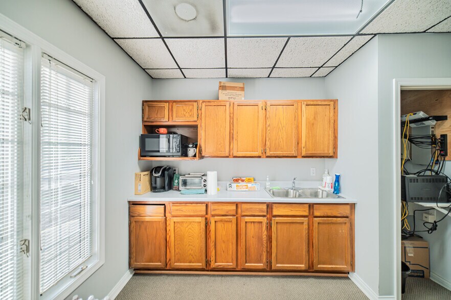 More Photos Of 3140 Parisa Dr, Paducah Office For Sale
