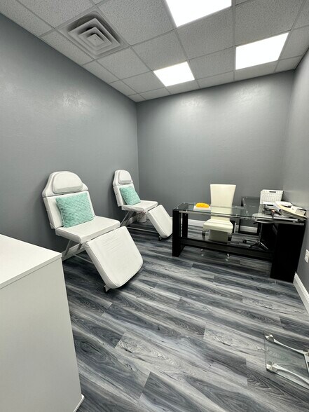 More Photos Of 8911 Daniels Pky, Fort Myers Storefront Retail Office For Lease