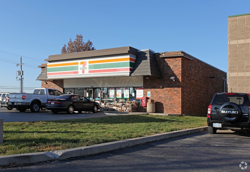 Primary Photo Of 951 S Parker St, Olathe Convenience Store For Sale