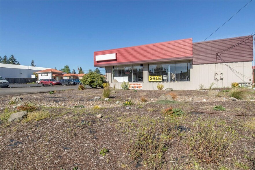 More Photos Of 19230 SE McLoughlin Blvd, Gladstone Medical For Sale