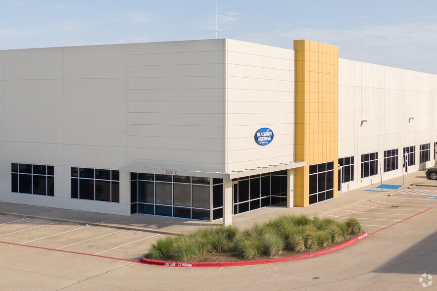 More Photos Of 2251 Picadilly Dr, Austin Warehouse For Lease