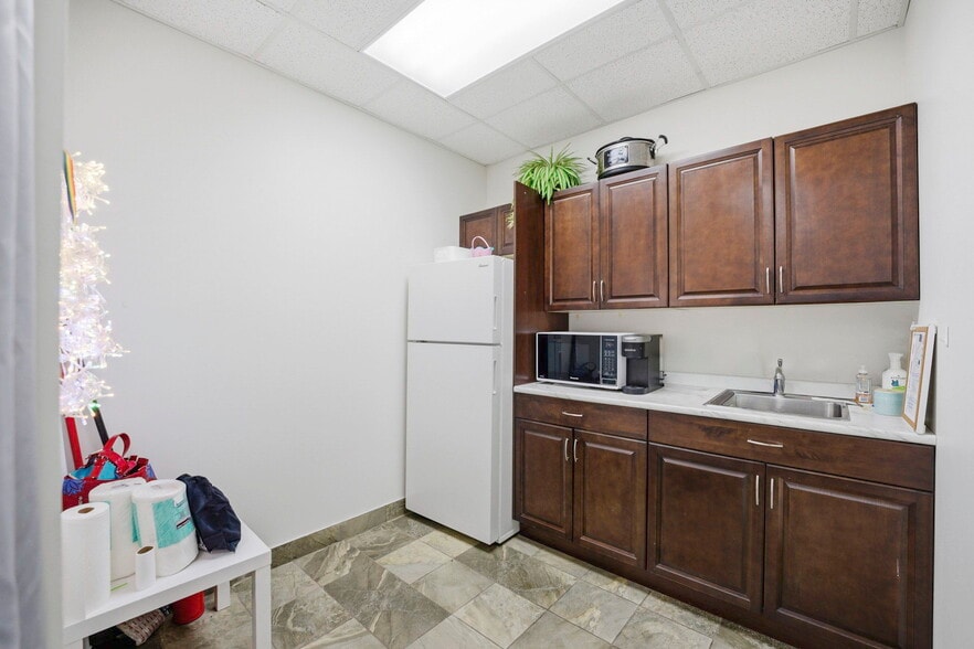 More Photos Of 15 Carlton Dr, St. Albert Flex For Sale