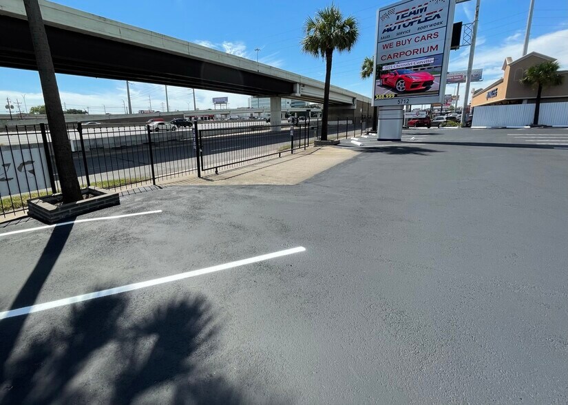 More Photos Of 5722 Southwest Fwy, Houston Auto Dealership For Lease