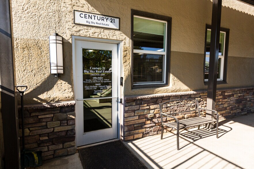 More Photos Of 200 W Railroad Ave, Plains Medical For Sale