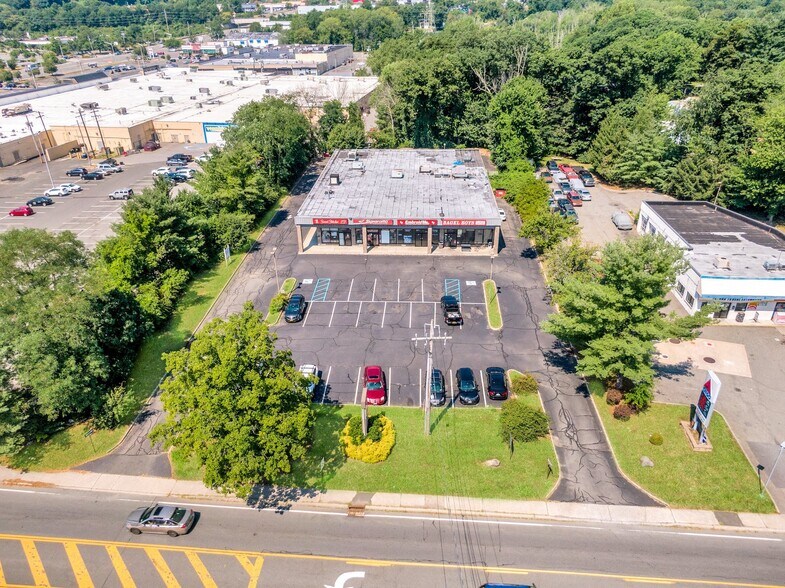 More Photos Of 27 N Middletown Rd, Nanuet Freestanding For Lease