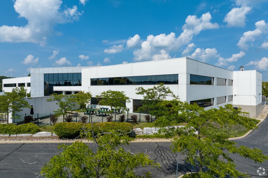 More Photos Of 410 Albert St, Waterloo Office For Lease