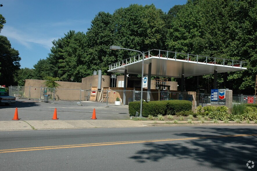 More Photos Of 11410 N Shore Dr, Reston Service Station For Sale