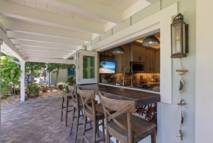 More Photos Of 840 Myrtle Ter, Naples Freestanding For Sale